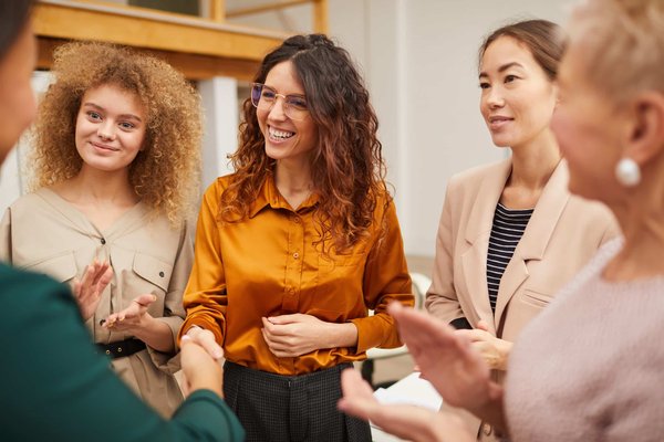 Comment les marques de mode durable peuvent-elles utiliser les médias sociaux pour promouvoir l'éthique ?